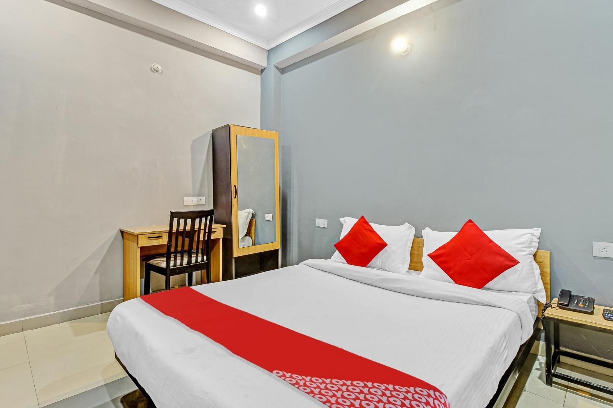 Super Collection O Orphic Inn Near Munshi Pulia Metro Station Chinhat Екстериор снимка