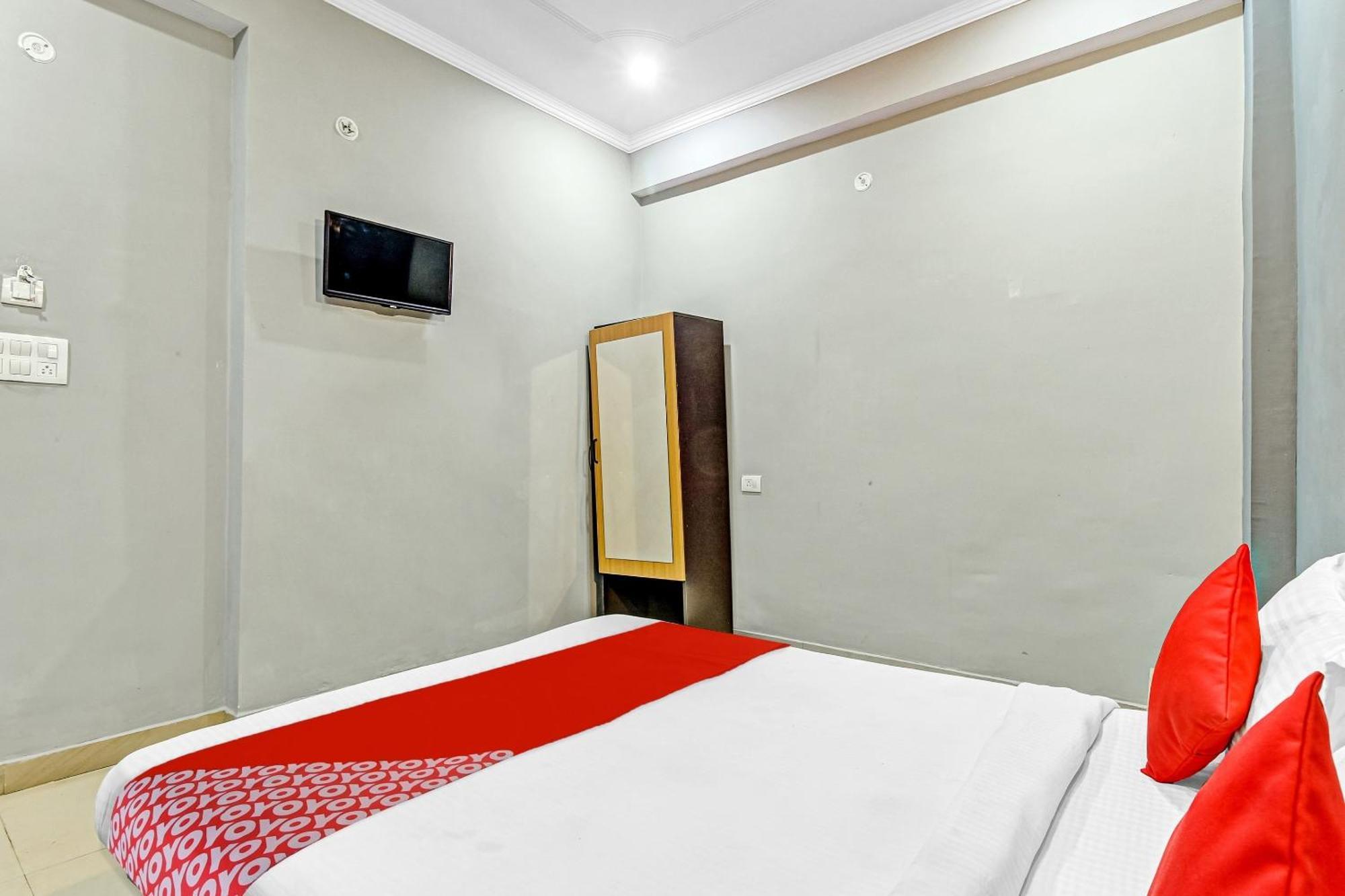 Super Collection O Orphic Inn Near Munshi Pulia Metro Station Chinhat Екстериор снимка
