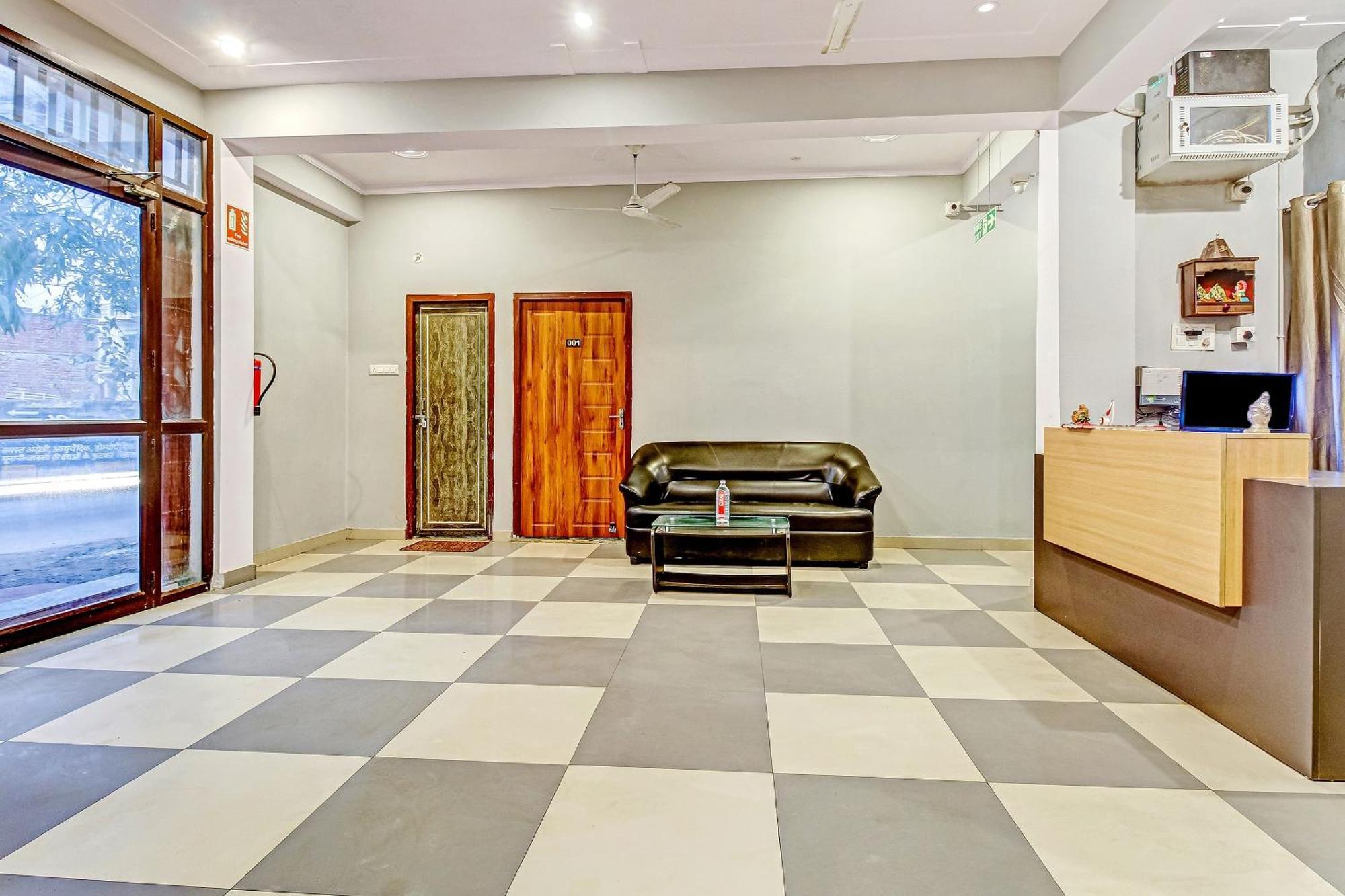 Super Collection O Orphic Inn Near Munshi Pulia Metro Station Chinhat Екстериор снимка