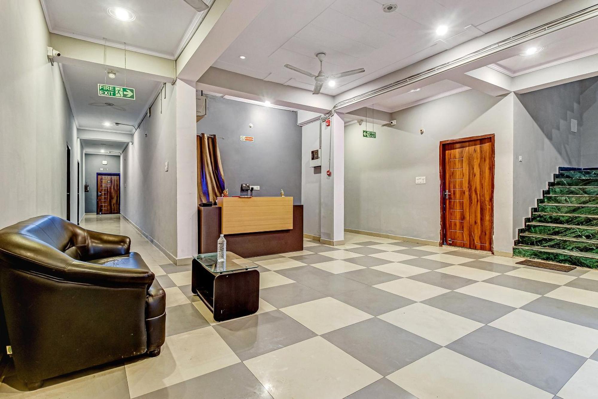Super Collection O Orphic Inn Near Munshi Pulia Metro Station Chinhat Екстериор снимка