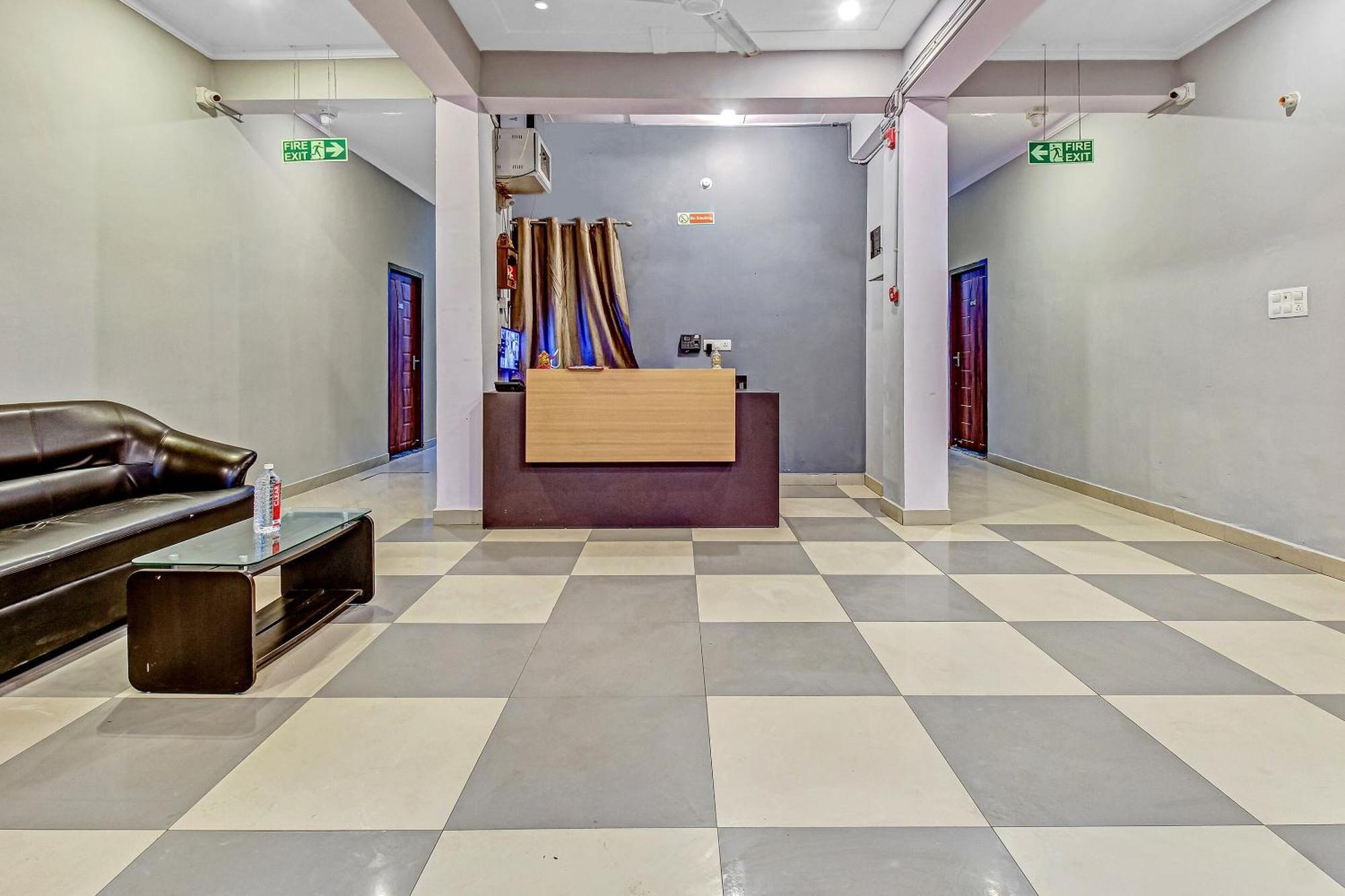 Super Collection O Orphic Inn Near Munshi Pulia Metro Station Chinhat Екстериор снимка